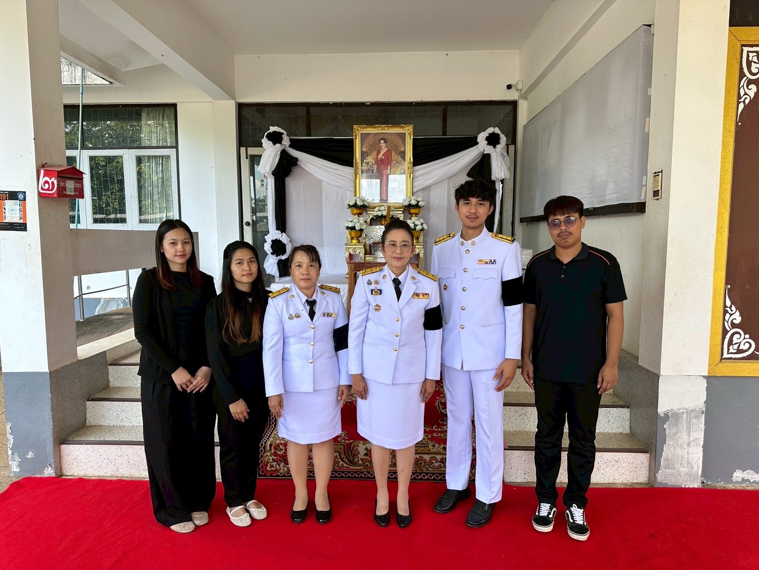 พช.ห้วยกระเจา ร่วมพิธีถวายน้ำสรงพระบรมศพเบื้องหน้าพระฉายาลักษณ์ สมเด็จพระนางเจ้าสิริกิติ์ พระบรมราชินีนาถ พระบรมราชชนนีพันปีหลวง